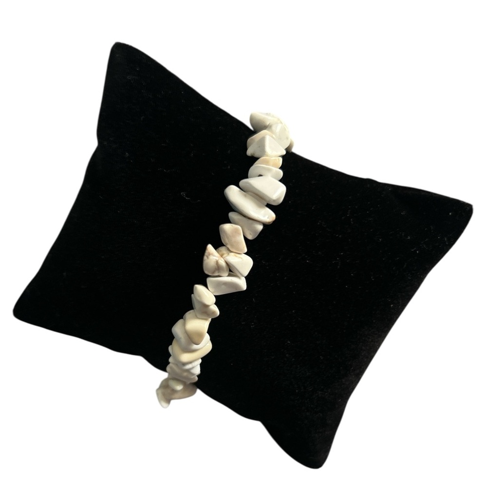 Natural White Turquoise Chip Stone Stretch Bracelet